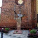 Oleśnica, Pomnik Jana Pawła II - fotopolska.eu (120551)
